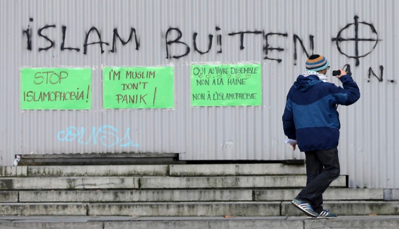 الاعتداءات على المسلمين في بريطانيا بلغت 300% بعد هجمات باريس