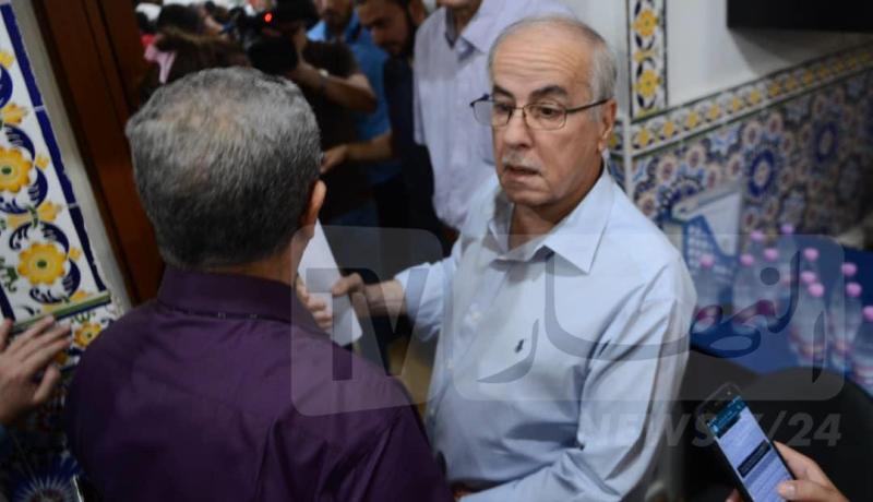 كريم يونس : “الشاب المعتقل بولاية عنابة في قضية رفع الراية تم إطلاق سراحه “