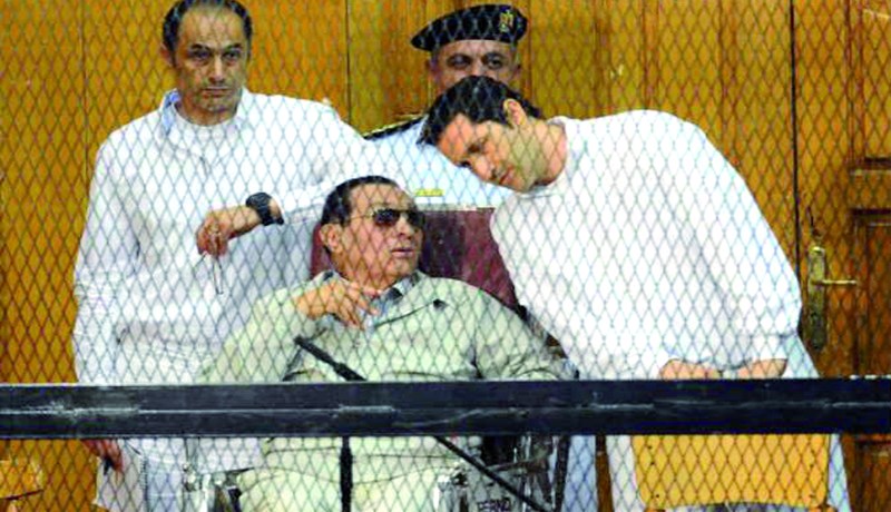 القضاء المصري يؤجل محاكمة علاء وجمال مبارك إلى 19 مارس