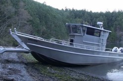 بالفيديو قارب يمشي على اليابسة