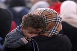 الدنمارك تؤكد يجب مصادرة الذهب من اللاجئين لوقف الهجرة