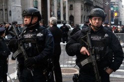 القبض على مغني راب شهير بتهمة حيازة أسلحة ومخدرات