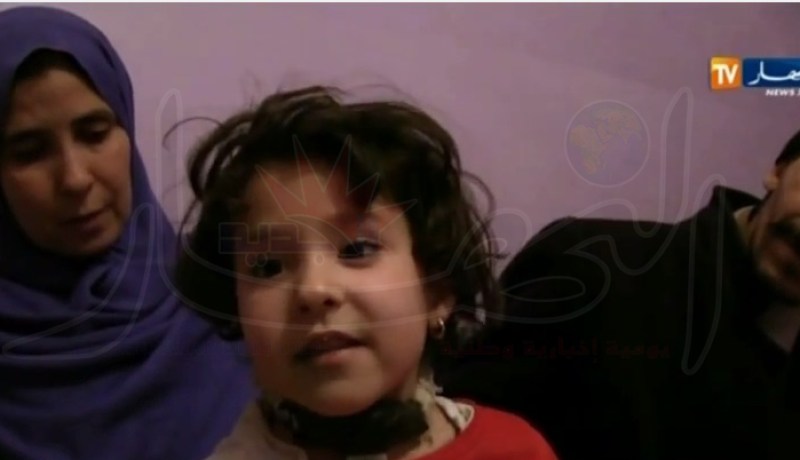 عملية جراحية باهضة تحرم منيرة من الاستمتاع بطفولتها