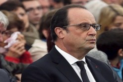 هولاند يتناول شاي الأخوة في مسجد باريس الكبير