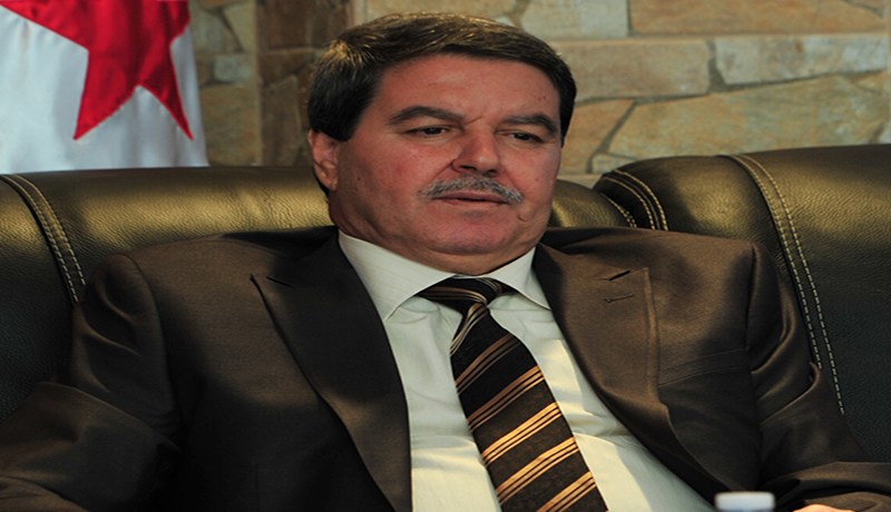 هامل يعزم الفنانين على القهوة