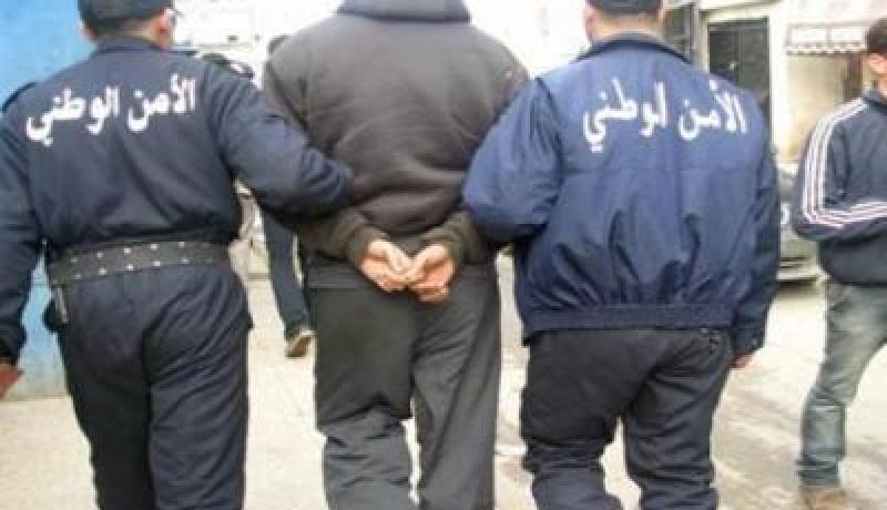 الإطاحة بشخص يقوم بالمتاجرة بالمخدرات بسوق أهراس