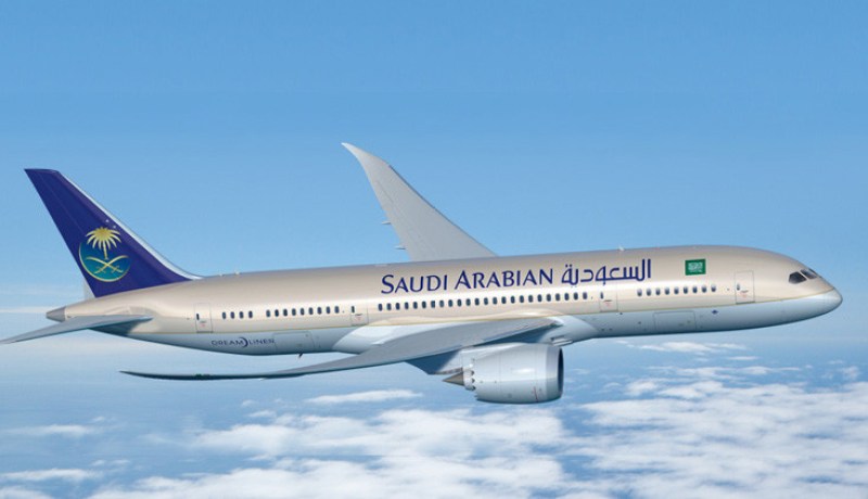 بالصور وبالفيديو.. هكذا تم نقل طائرة بين جدة والرياض في السعودية