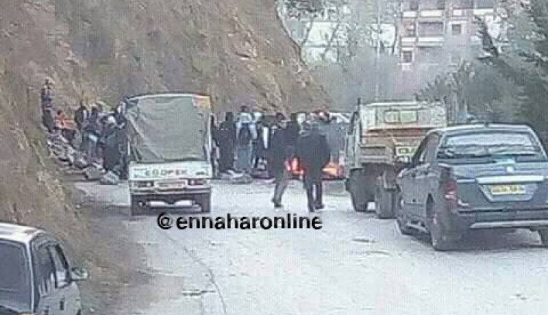 مواطنو بلدية تامريجت يغلقون الطريق الولائي ببجاية