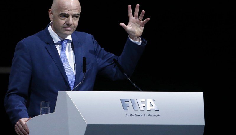 رئيس الفيفا في ليبروفيل لحضور نهائي الكان