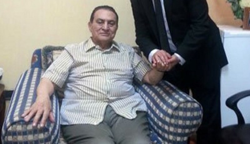 بالصور.. مبارك يعاني من السمنة