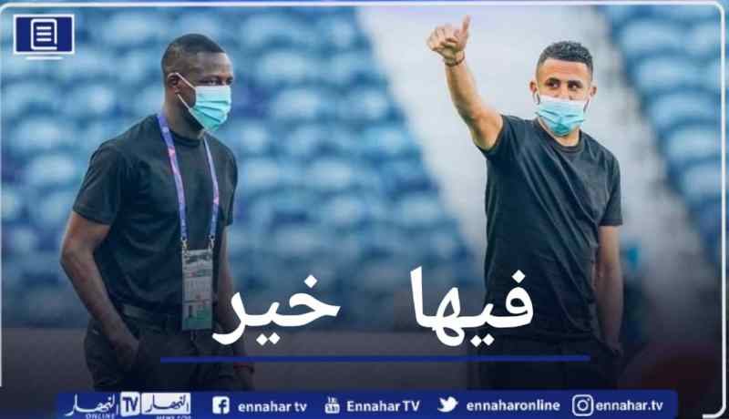بالصور.. محرز يعاين أرضية ميدان ملعب “دراغاو” قبل نهائي الأحلام