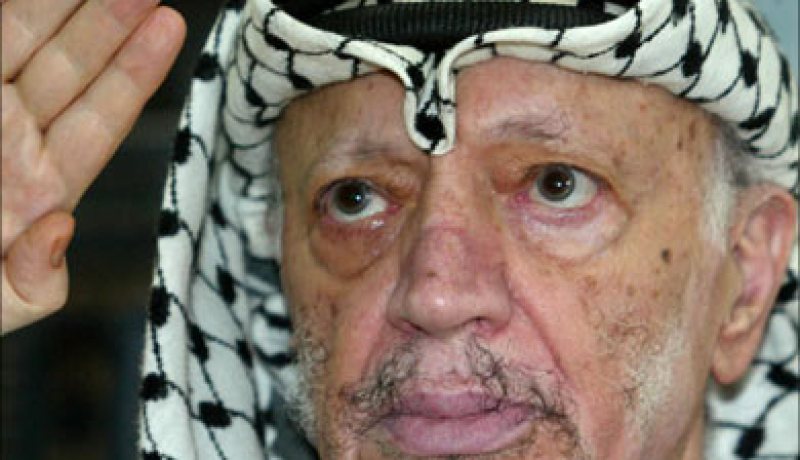 محققون فرنسيون يقررون استخراج جثمان عرفات