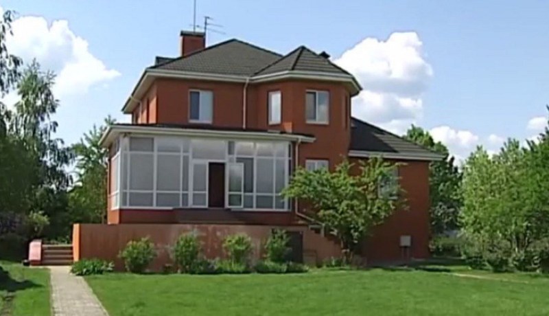 الجيش الأوكراني يقصف جوار منزل الرئيس