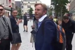 بالفيديو  خسر رهاناً مع أصدقائه فكان العقاب قاسياً وطريفاً