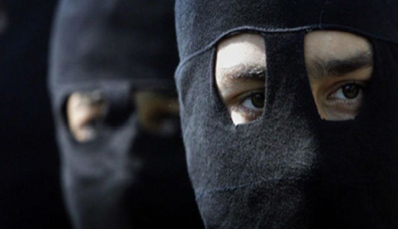  الوادي: عصابة تعتدي بسلاح أبيض على كلونديستان وتسلبه مركبته بحي الشناوة