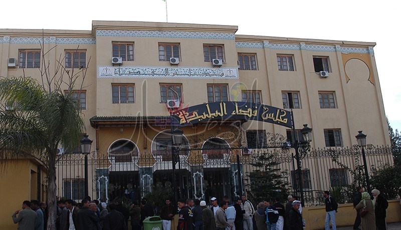 صحافيون ورياضيون ورؤساء نوادٍ استفادوا من أموال الخليفة