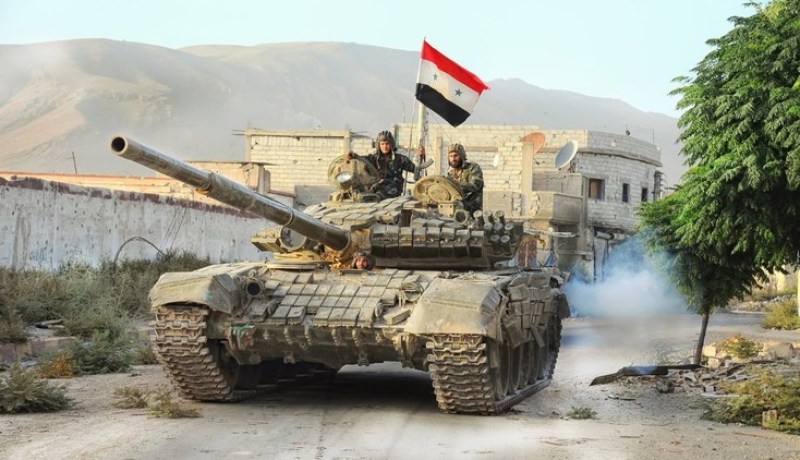 الجيش السوري يقصف مواقع لداعش في دير الزور وحماة