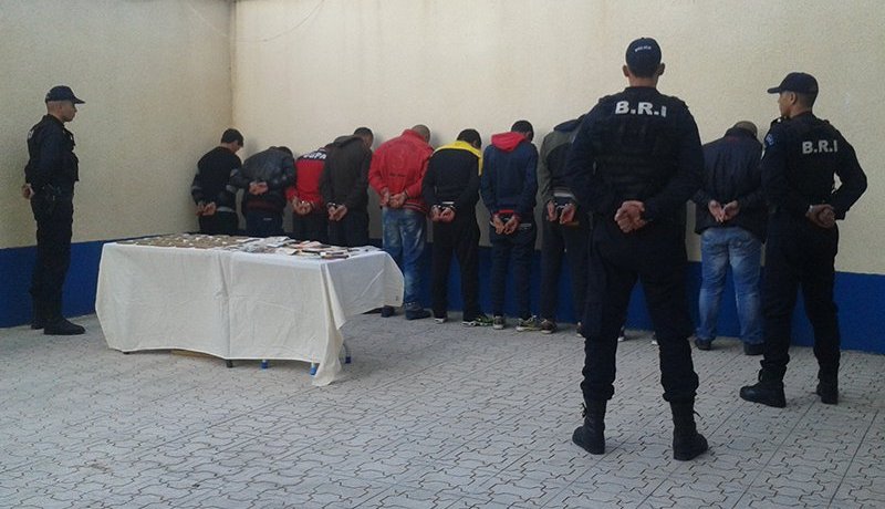 تفكيك عصابة تتاجر بالسلاح والتحف الفنية الأثرية في وهران