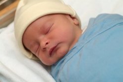 ولادة طفل من أم متوفاة