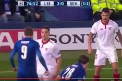 بالفيديو ناصري على خطى زيدان ينطح ويطرد بالحمراء