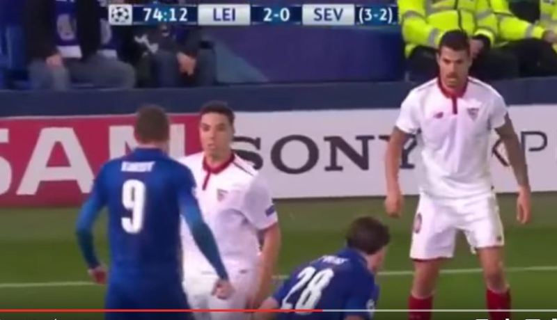 بالفيديو ناصري على خطى زيدان ينطح ويطرد بالحمراء