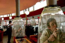 غطاء خاص للمدخنين في اليابان