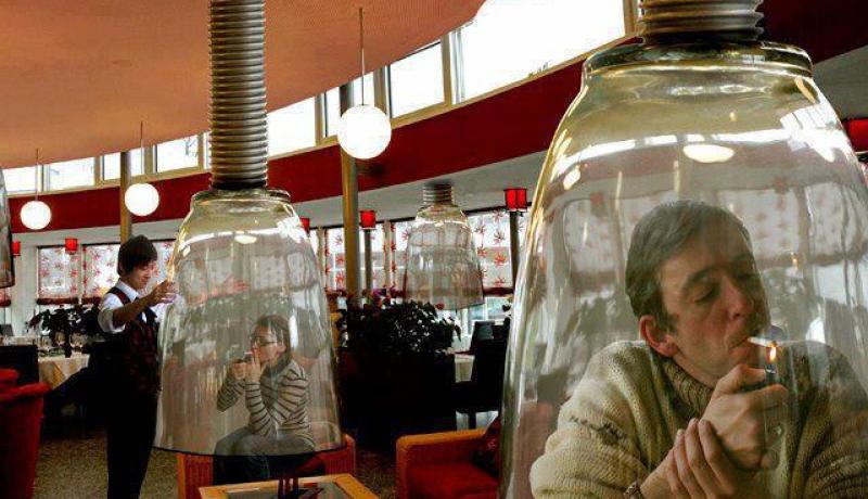 غطاء خاص للمدخنين في اليابان