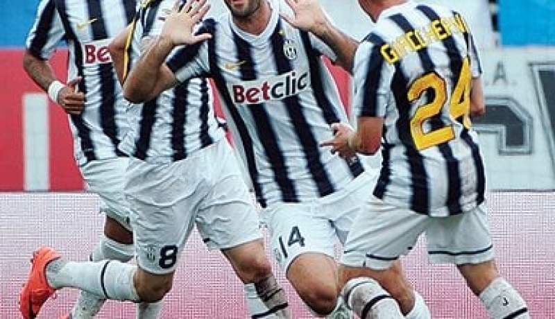 يوفنتوس يسحق نوفارا برباعية ويحافظ على الصدارة