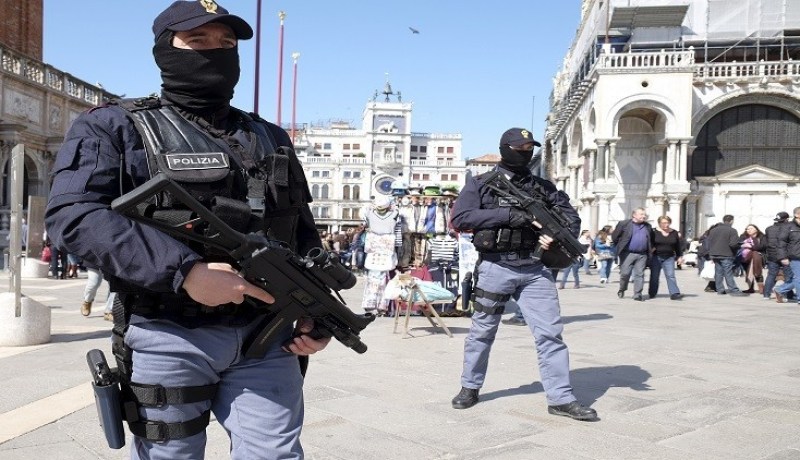 إيطاليا تعتقل 13 شخصا بتهمة تهريب مهاجرين