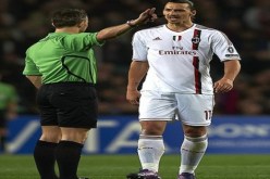 إبراهيموفيتش يتهم الحكم بمساعدة برشلونة