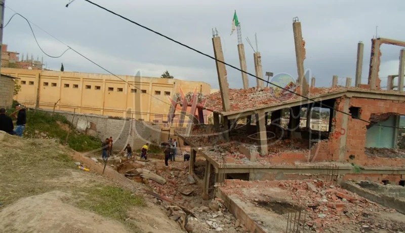 مواطنون‮ ‬يهدمون منزل 3 ‬أشقاء قتلوا شابا في‮ ‬العفرون بالبليدة‮ ‬