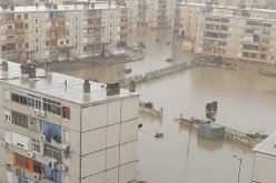 سكيكدة: الامطار تغمر عدة أحياء وتغلق عدة طرقات بعاصمة الولاية