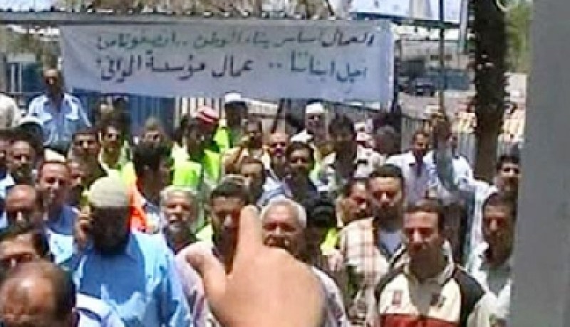 عمال مؤسسة دبي للموانئ العالمية بالجزائر يواصلون توقفهم عن العمل