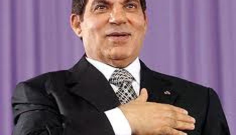 إعلامي تونسي يقول أن  بن علي طلب وساطة الجزائر للعودة إلى تونس