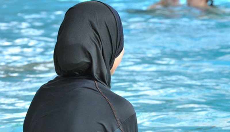 القضاء الفرنسي يوقف قرار منع ارتداء البوركيني