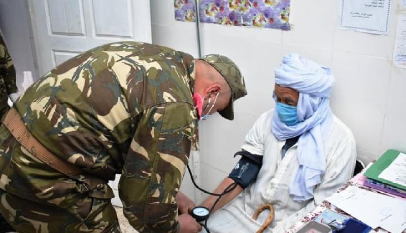 الجيش ينظم حملة صحية واسعة للتكفل بسكان مناطق الظل في بسكرة