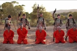 أطفال داعش يعدمون 5 رهائن أكراد بطريقة مرعبة