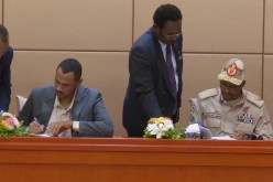 التوقيع على الإعلان الدستوري الذي طال إنتظاره بالسودان