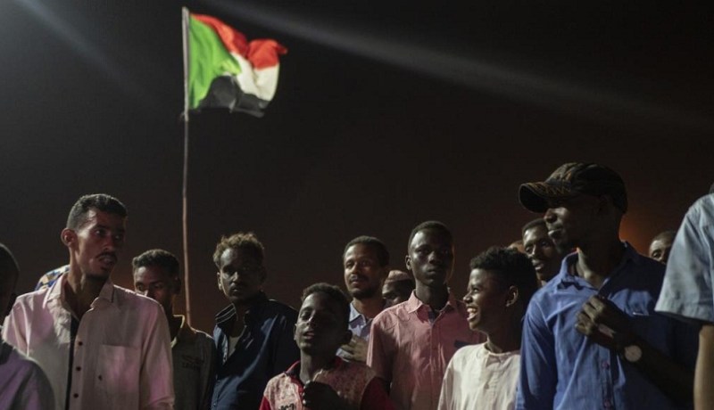 تجمع المهنيين السودانيين: “المجلس العسكري النسخة الجديدة للنظام”