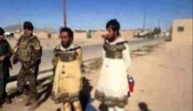 عناصر من داعش يفرون من الموصل متنكرين بملابس نسائية