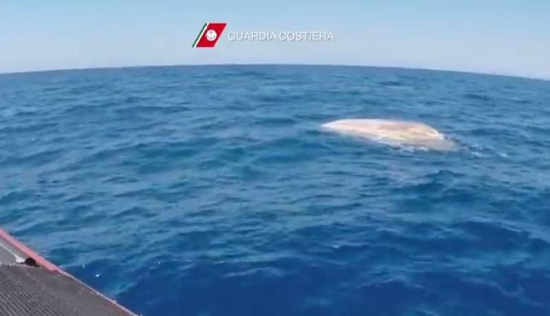 بالفيديو العثور على زورق المهاجرين الجزائريين غير الشرعيين