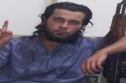 داعشي يعدم أمه أمام حشد في الرقة