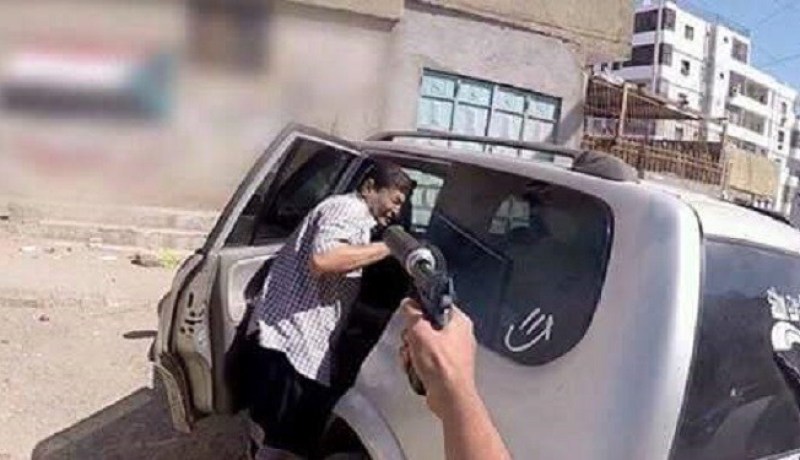 بالصور.. لحظة اغتيال ضابط أمن بمطار عدن في اليمن