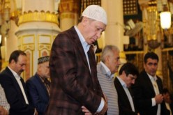 أردوغان يؤدي الصلاة في المسجد الذي شهد انفجارا ضخما بإسطنبول