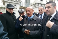 بالفيديو.. زوخ يوزّع مقررات الاستفادة لقاطني الأسطح والأقبية بالعاصمة 