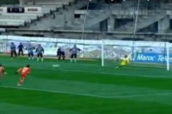 بالفيديو.. حارس يتصدى لركلة جزاء ويغمى عليه