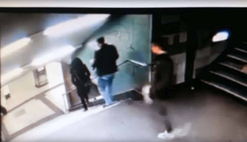 الشرطة الألمانية تكشف هوية الشخص الذي دفع فتاة على سلم مترو برلين