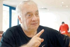 زاهر يستفز الجزائريين ويتوعد “محاربي الصحراء” بتكرار خماسية عهد الجوهري