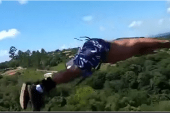 شاهد.. نهاية كارثية لمغامر يقفز من أعلى جسر