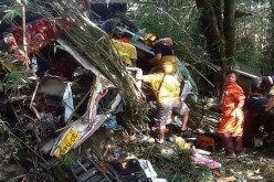 14 قتيلا بعد سقوط حافلة من منحدر جبلي في ماليزيا